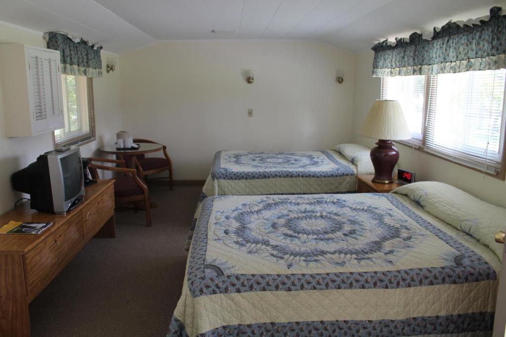 Twin Lakes - Hurley Villa Room photo